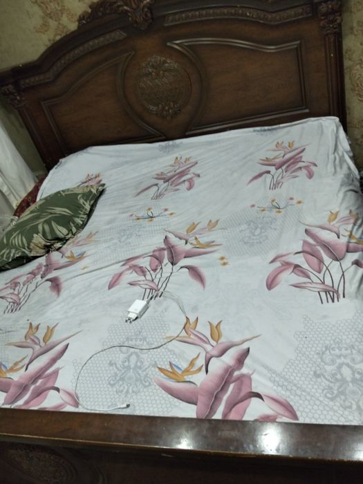 Mebilla sotiladi naxtka