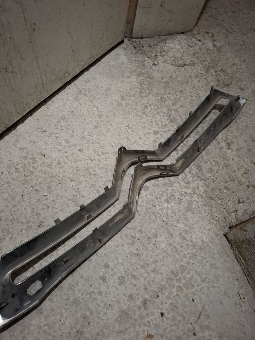 Лайсни и решетка предна броня ситроен дс4