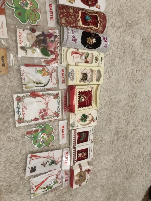 vand 33 de mărțișoare / 10 lei bucata