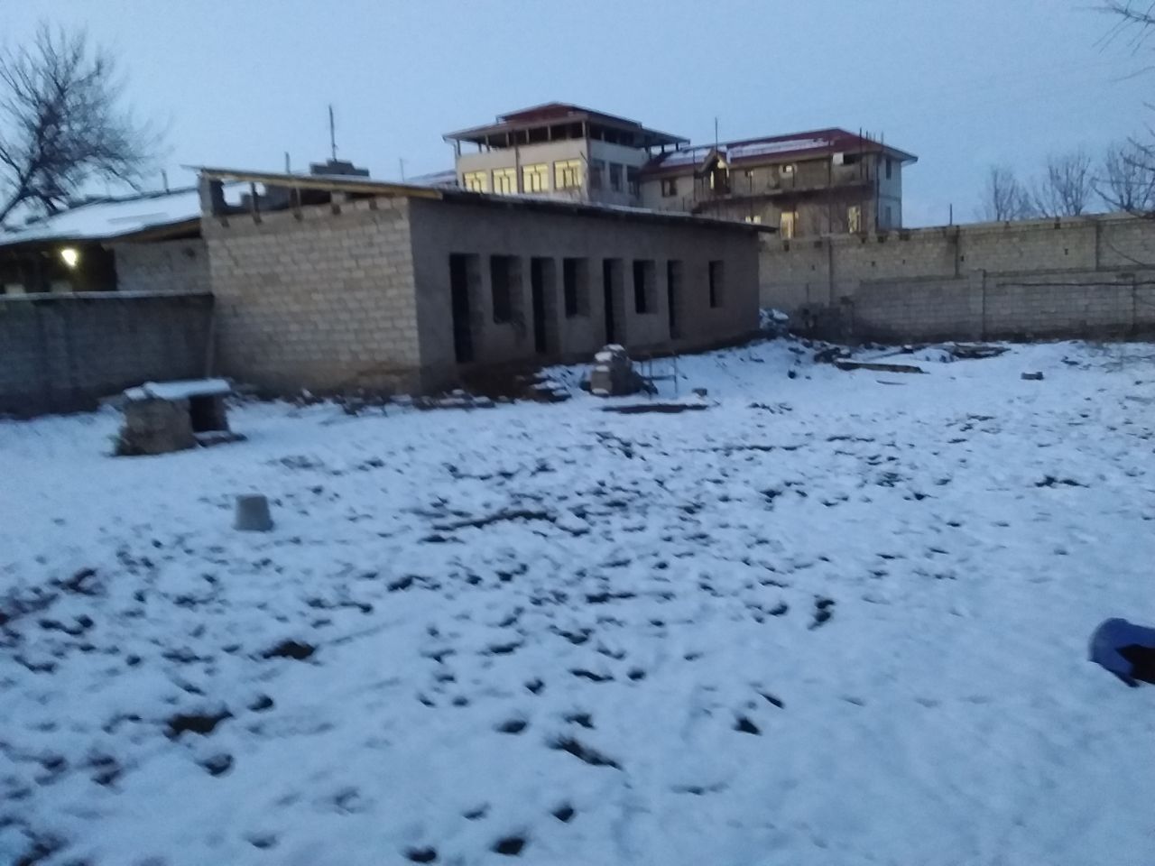 6 sotx uchastka sotiladi