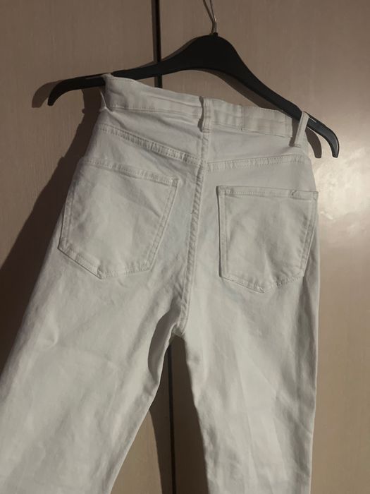 Бели дънки с широки крачоли Bershka