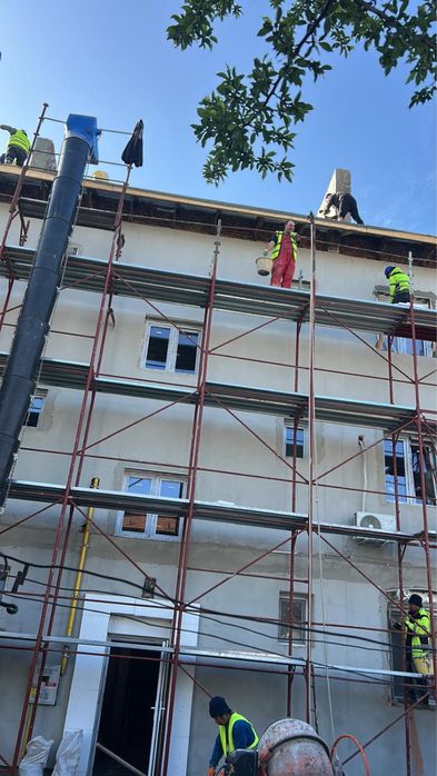 Inchiriez: schele, popici si panouri de cofrat