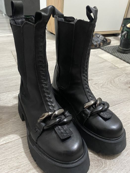 Продам новые ботинки весна кожа