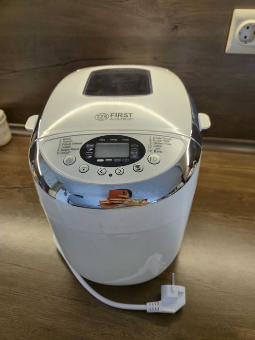 Хлебопекарна с две бъркалки First Austria FA-5152-3, 850W, 12 програми