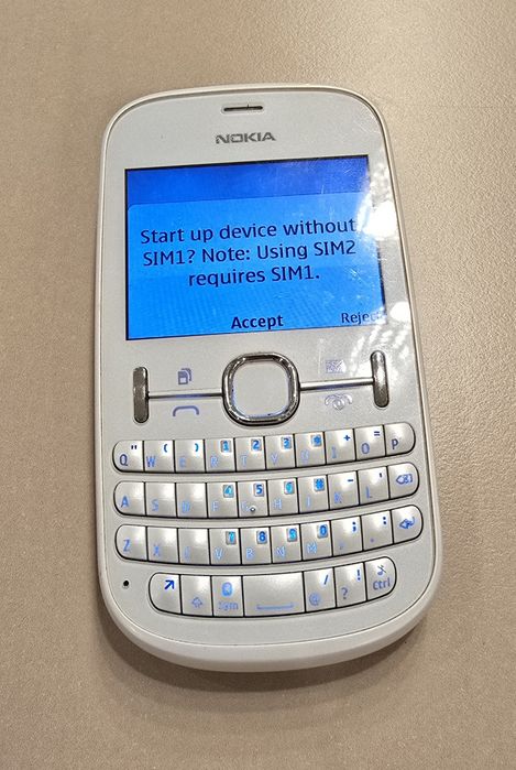 Телефон Nokia Asha 200 Dual SIM