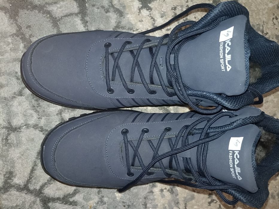 Зимнии кроссовки новые  46 размер