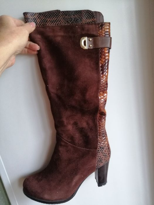 Продам замшевые сапоги