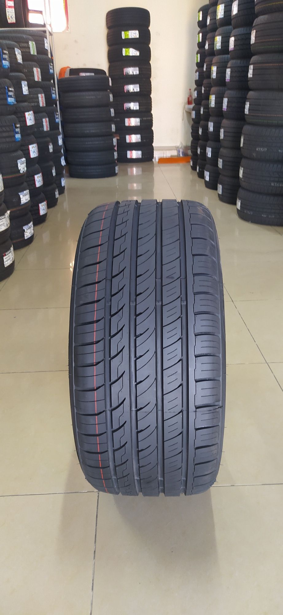 275/40R20. Rapid. P609