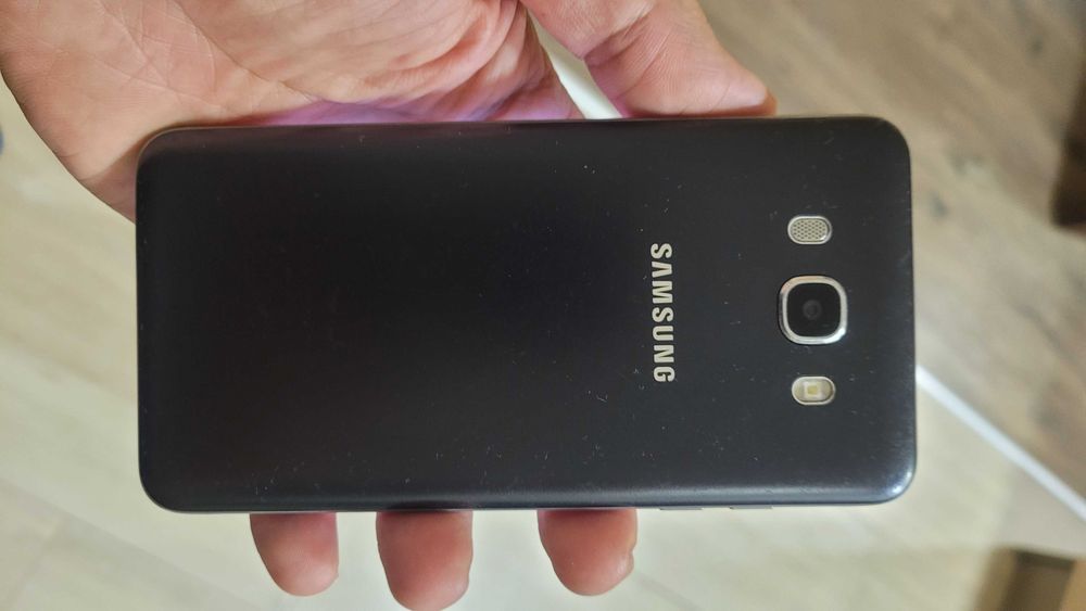 Самсунг  Галакси  J7