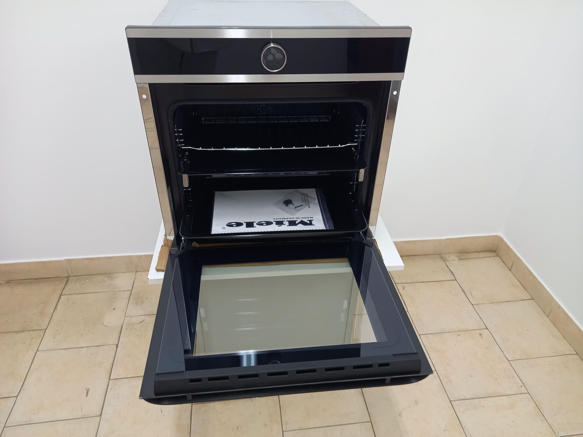 Miele/Миеле/ Нова фурна за вграждане