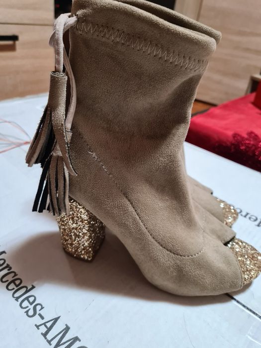 Botine negre si bej piele intoarsa,mar.38