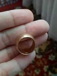 Золотое обручальное кольцо "бочка"