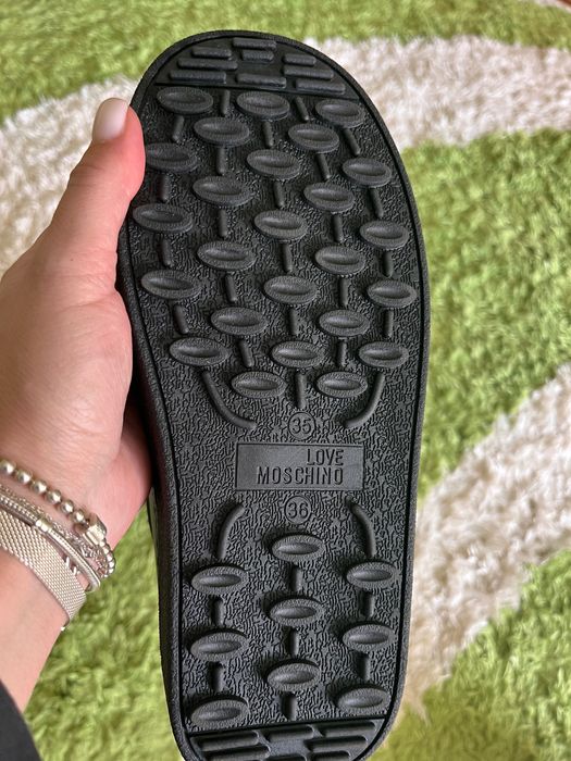 Vând cizme noi Moschino