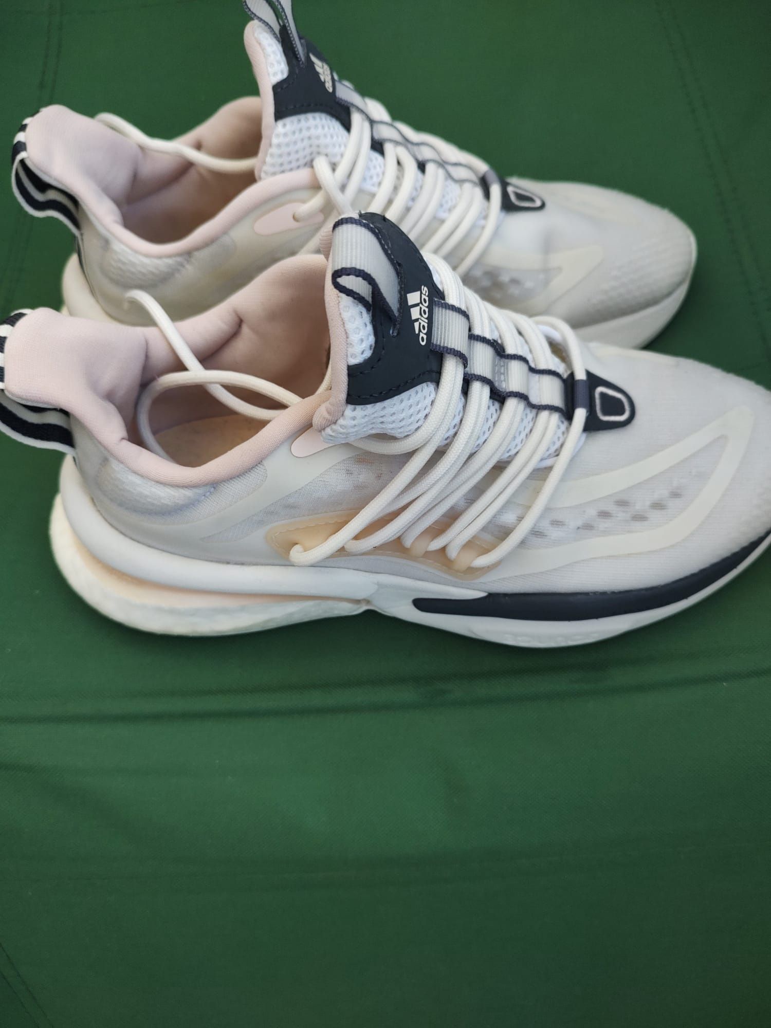 Adidași AlphaBoost V1