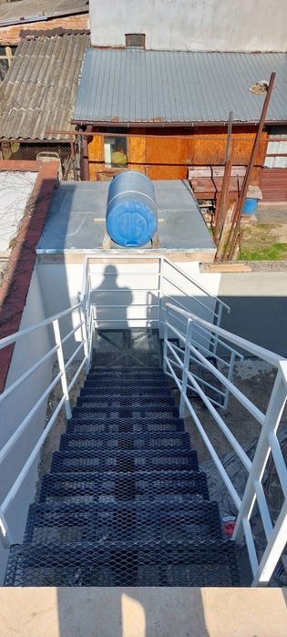 Scari metalice exterioare și interioare