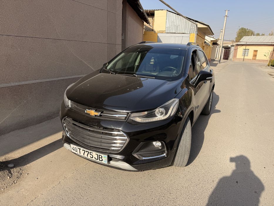 Treker 1 primer qora kriditi bor