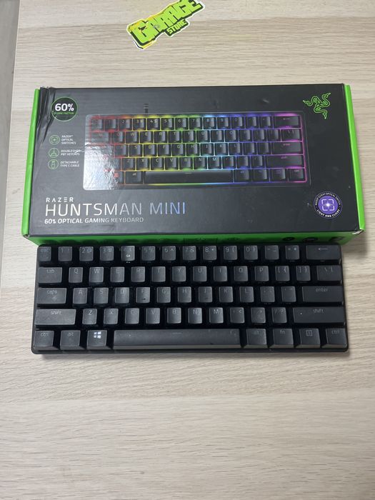Tastatura 60% huntsman mini razer ( cititi descrierea
