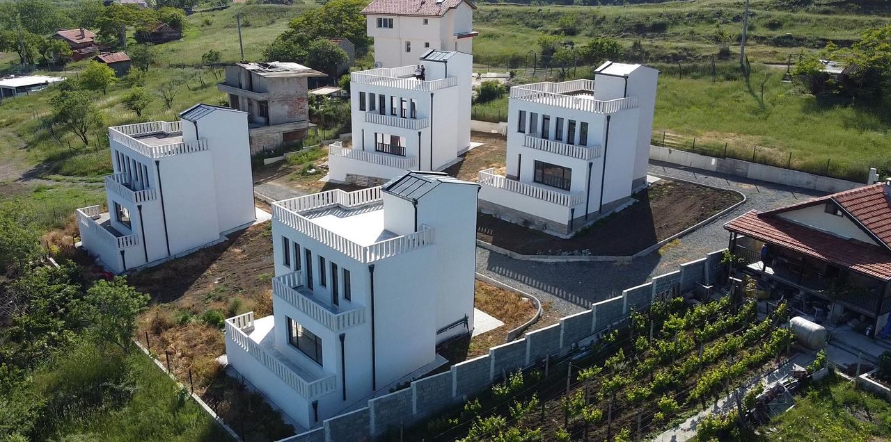 Продава се Къща в Бургас, Център - 165 кв.м за 911 €/кв.м - Снимка #3