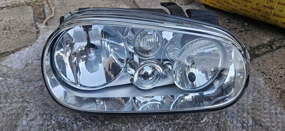 Чисто нов фар Голф 4