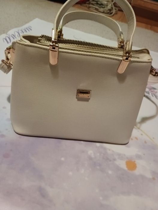 Елегантна бяла дамска чанта за през рамо