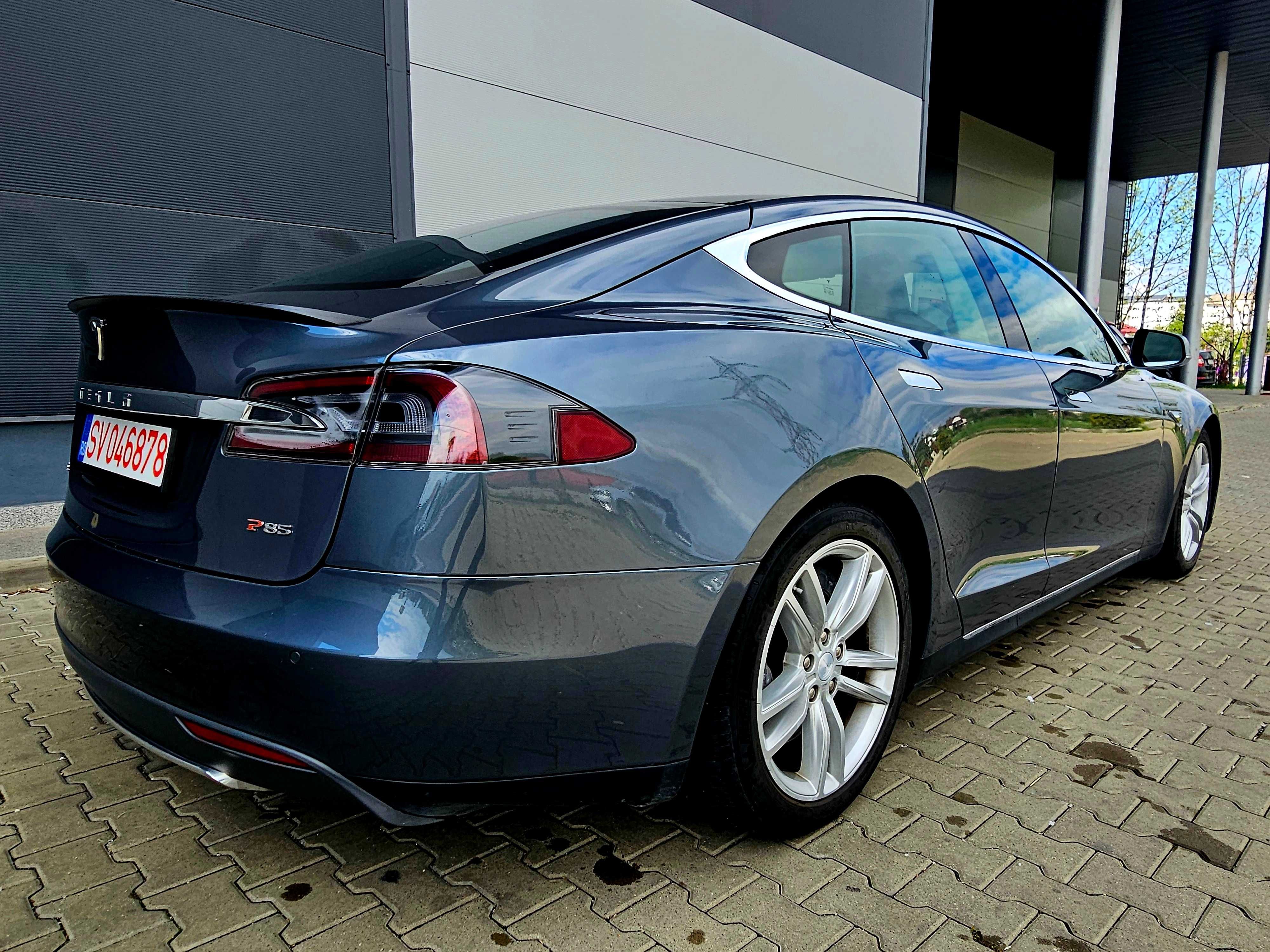 Tesla Model S / 2014 / Performance 85 / 416 CP / 7 Locuri