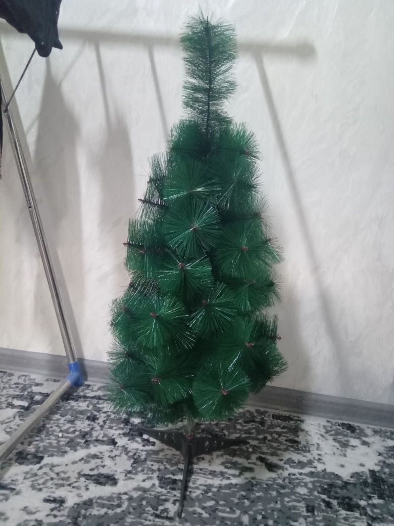 Archa sotiladi xolati yaxshi 6 xil zari va archa oyinchoqlari bilan.Na
