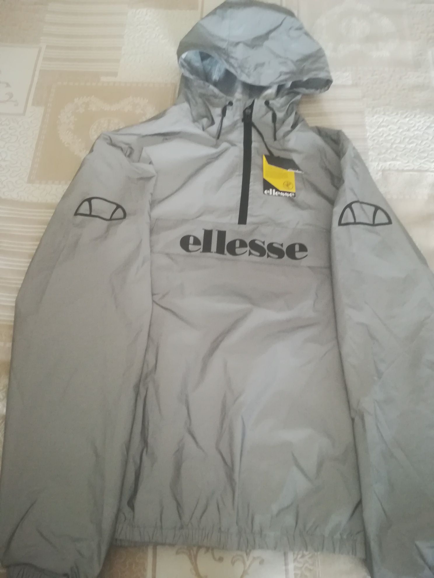 Ново яке Ellesse