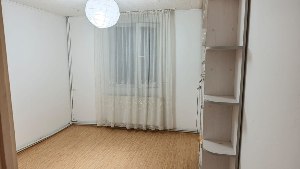 Vand apartament 3 camere