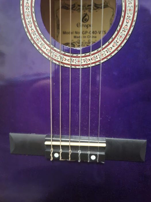 Vind chitara perfect funcțională