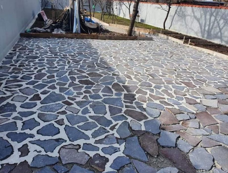 Piatra naturala diferite nuante si dimensiuni