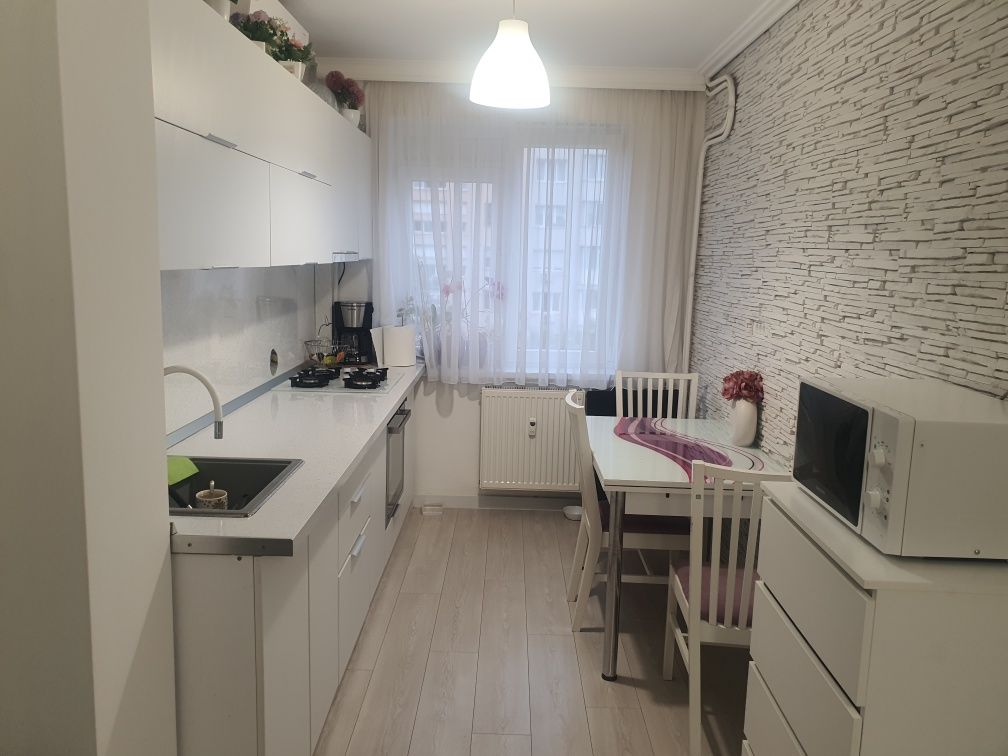 Apartament 2 camere metrou de închiriat