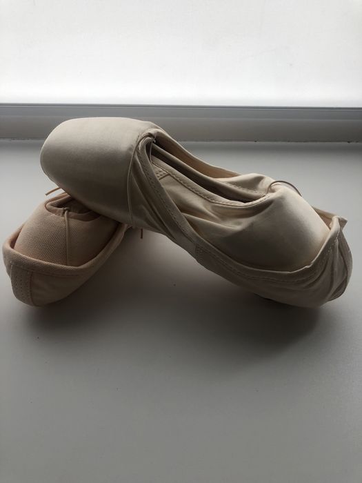 Обувь (пуанты, туфли) для спортивных танцев и т.д.