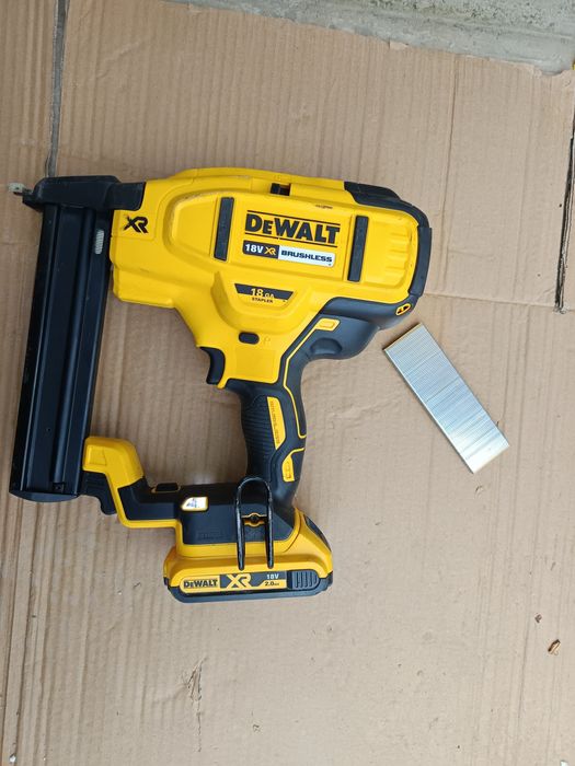 Pistol cuie  Dewalt 18v pt capse U