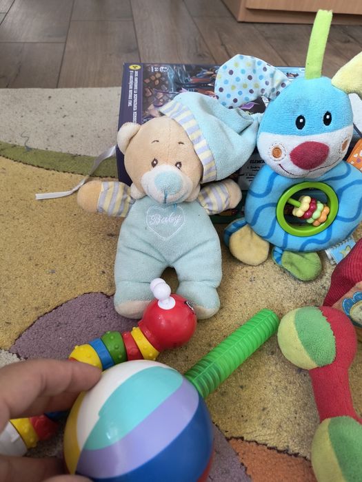 Lot jucării bebe