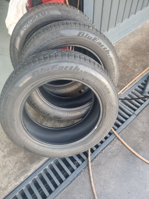 SET 4 Anvelope Iarna 225/60 R18 100H,Yokohama BluEarth Winter  V905