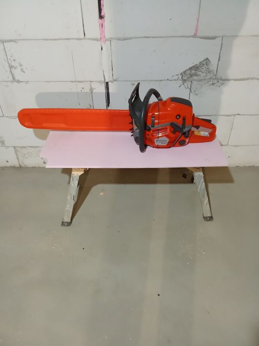 Vând huzwarna 592xp noua ne pus benzina in ea