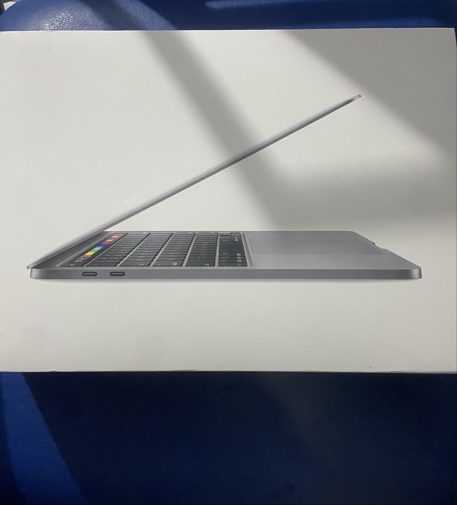 Продавам Macbook pro 13 2020