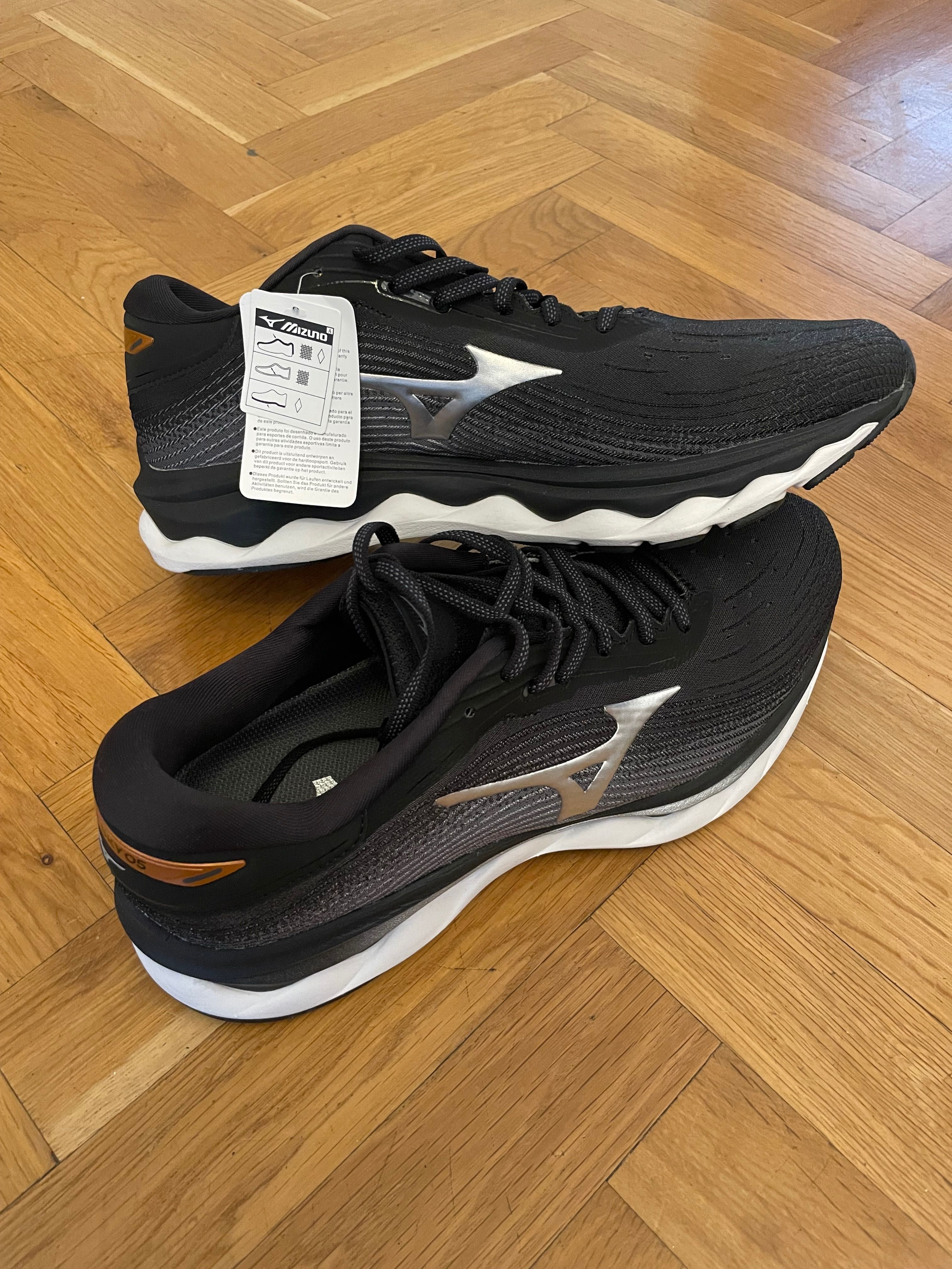 Pantofi alergare Mizuno Wave Sky 5 - Negru