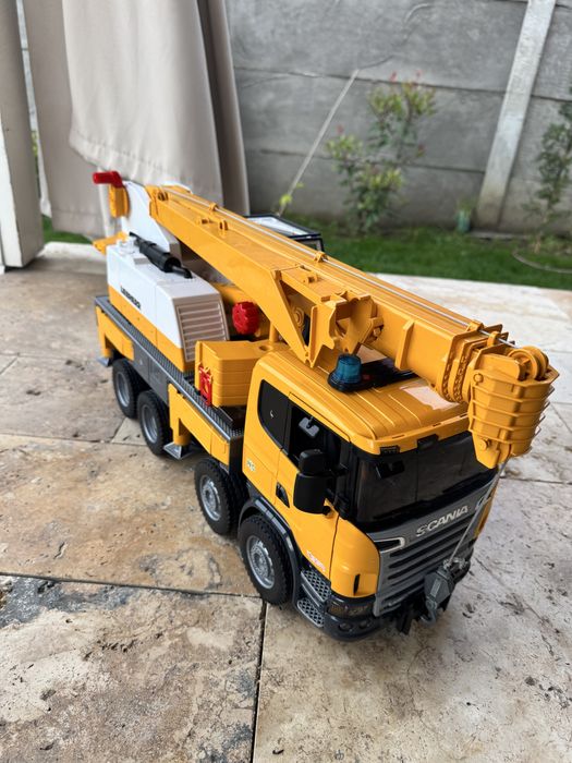 Camion Scania cu macara Liebherr - Bruder