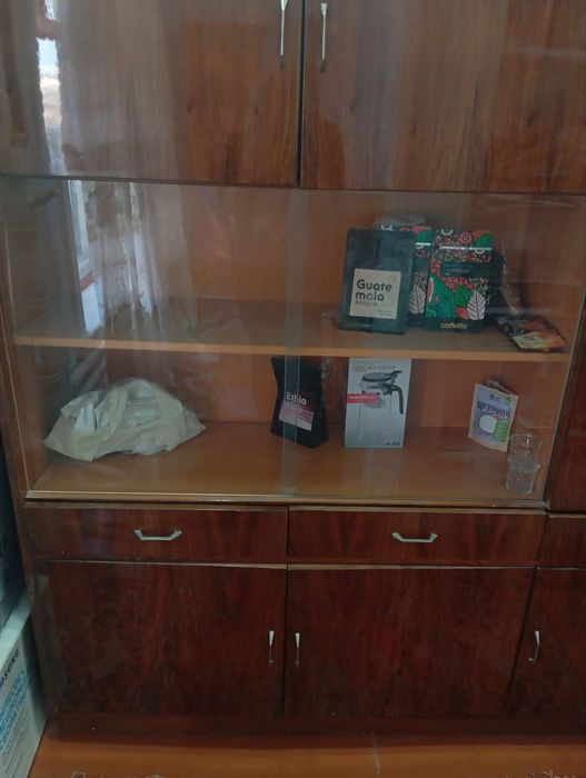 Stenka va shkaf sotiladi!