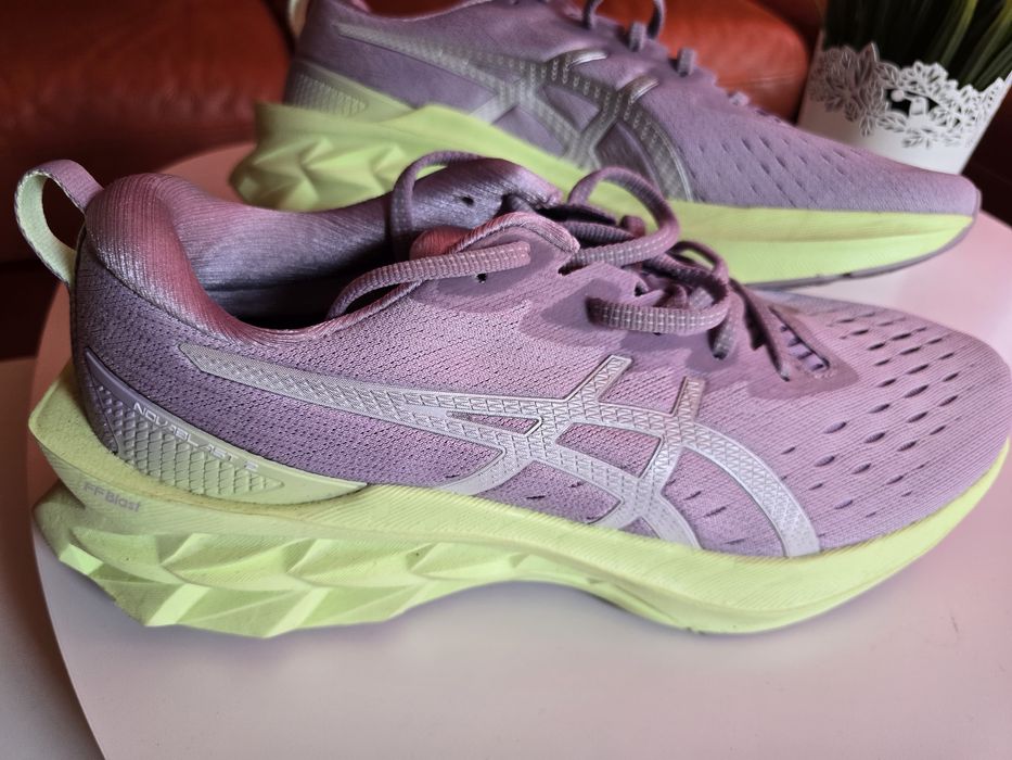 Asics  Nova blast 2