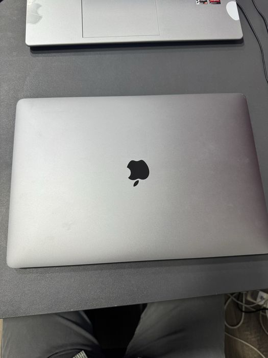 Macbook Pro i7 15 inch