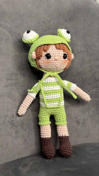 Плетена играчка Арти с жабешката шапка