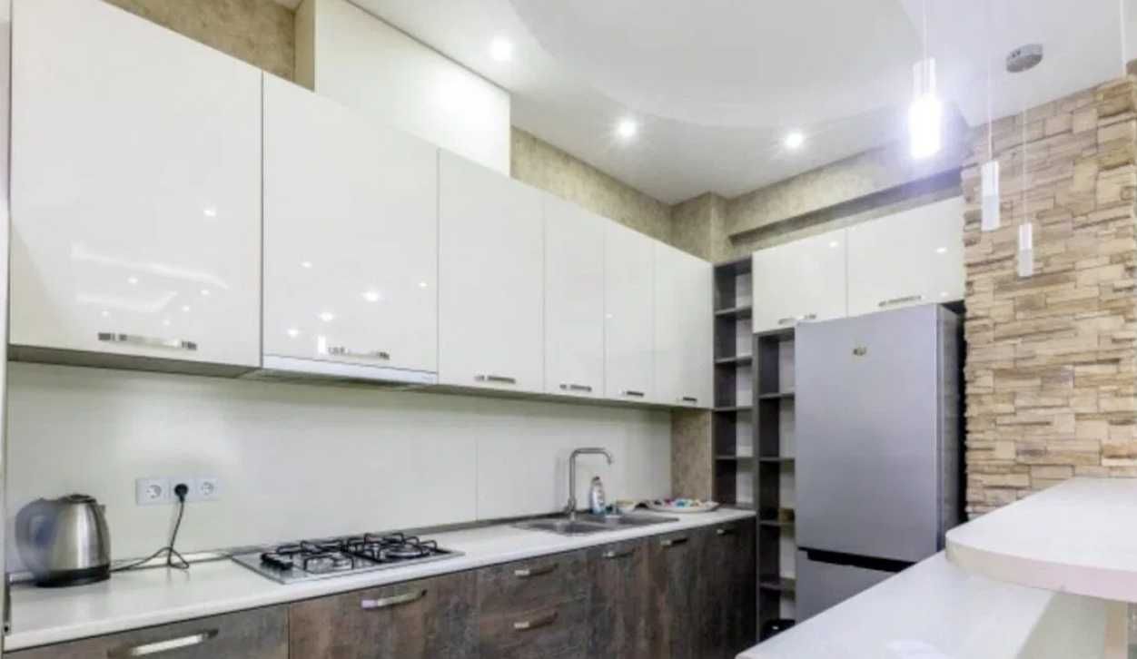 Дава се под наем Тристаен апартамент в Пловдив, Гагарин - 88 кв.м за 255 € - Снимка #1