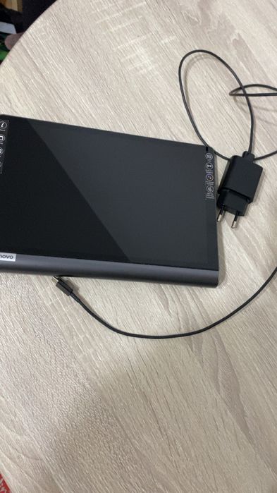 Tabelta Lenovo Yoga smart tab YT-X705L(mai jos mai multe detalii)