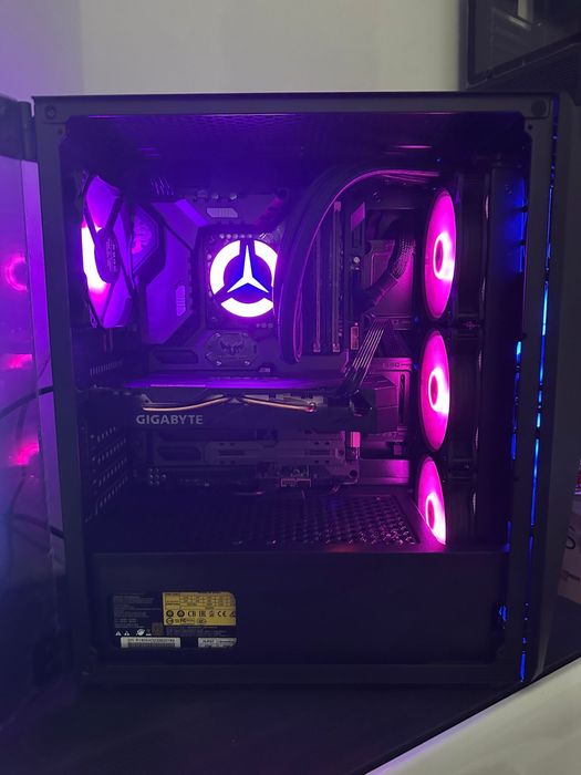 Vand Schimb Pc gaming i5 32Gb Ram RTX 2060Super 8Gb SSD 500Gb RGB