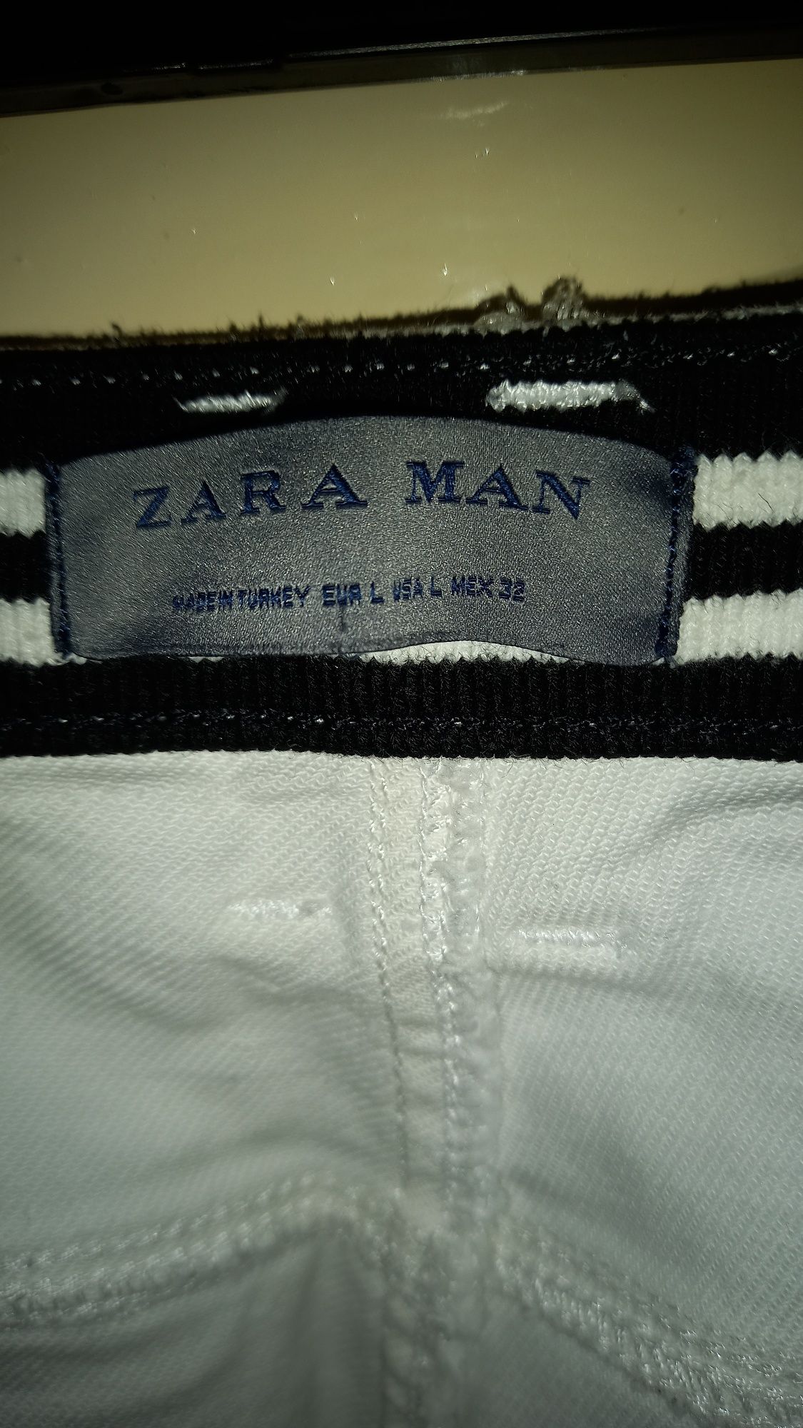 Летние стильные мужские белые джинсы  Zara.