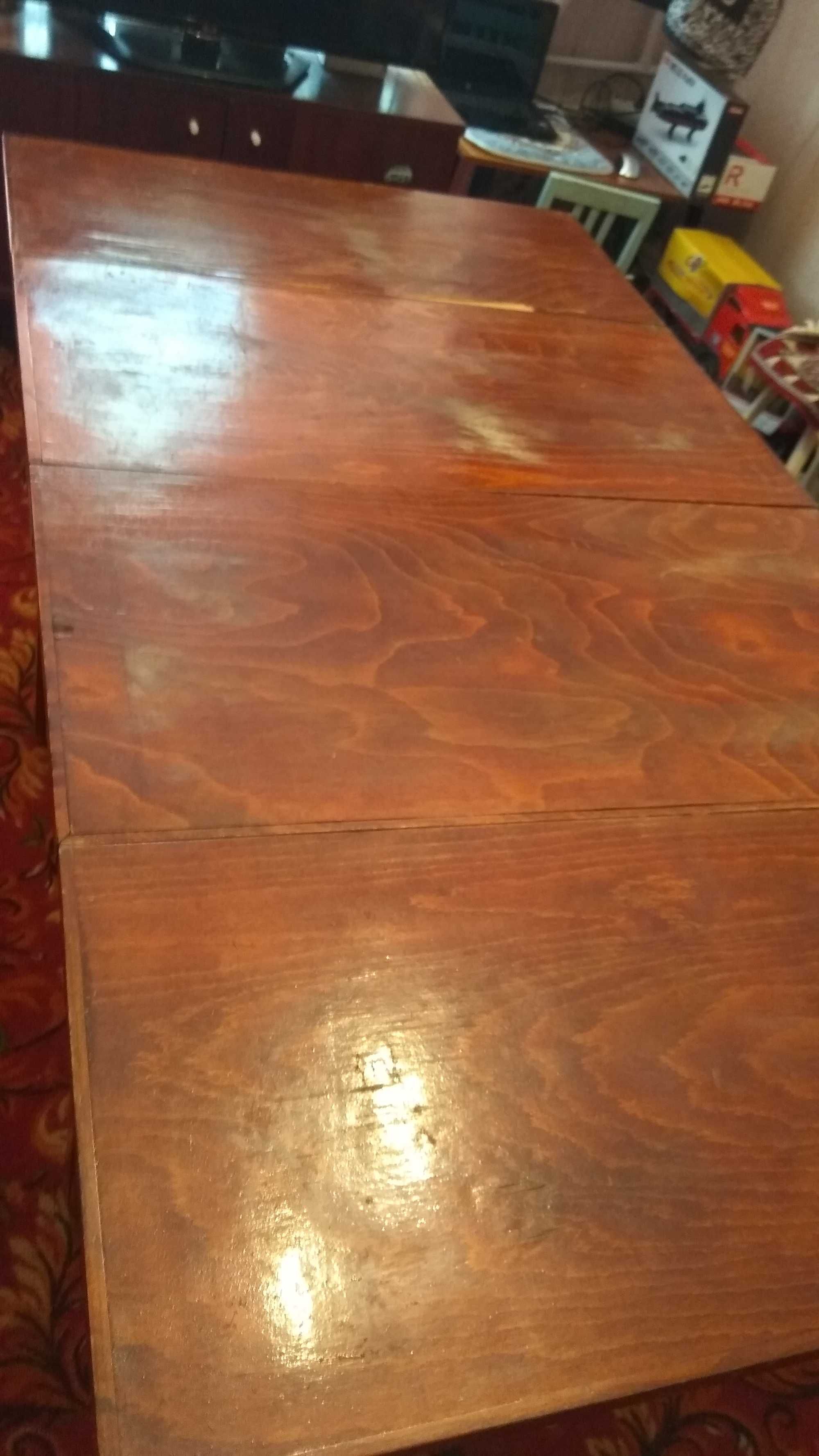 Раздвижной деревянный стол