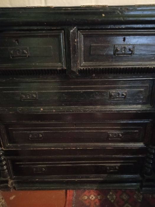 Продам за всё Чехия пис-стол, комод, этажерка,стол,юстри..