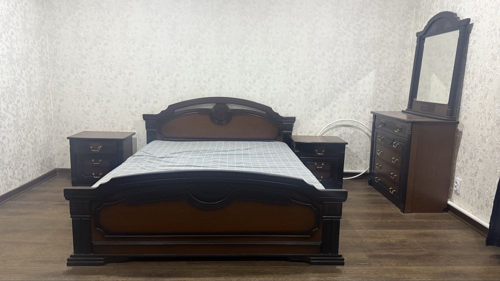 Продам спальный гарнитур